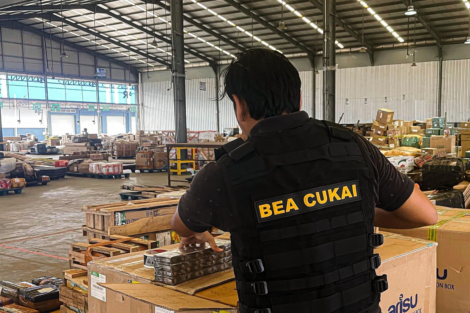 Bea Cukai Tanjungpinang Terima 2,5 Juta Batang Rokok Ilegal Hasil Penindakan Lanal Tarempa