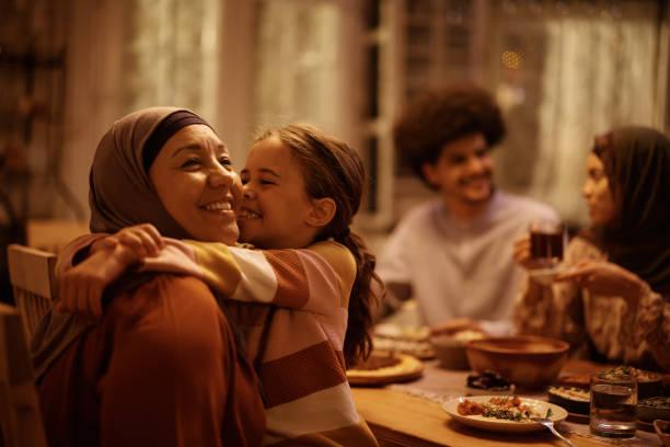 Saat Lebaran, Begini Cara Ajarkan Anak Silaturahmi Tanpa Rewel