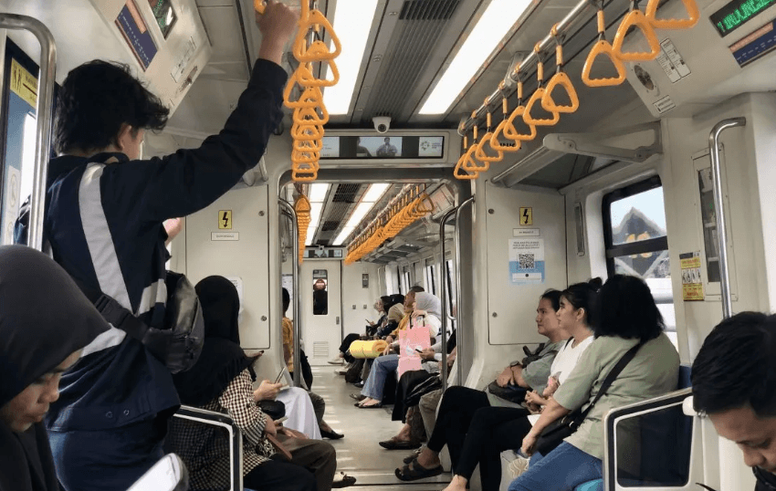 Lonjakan Penumpang LRT Sumsel Selama Angkutan Lebaran 2025
