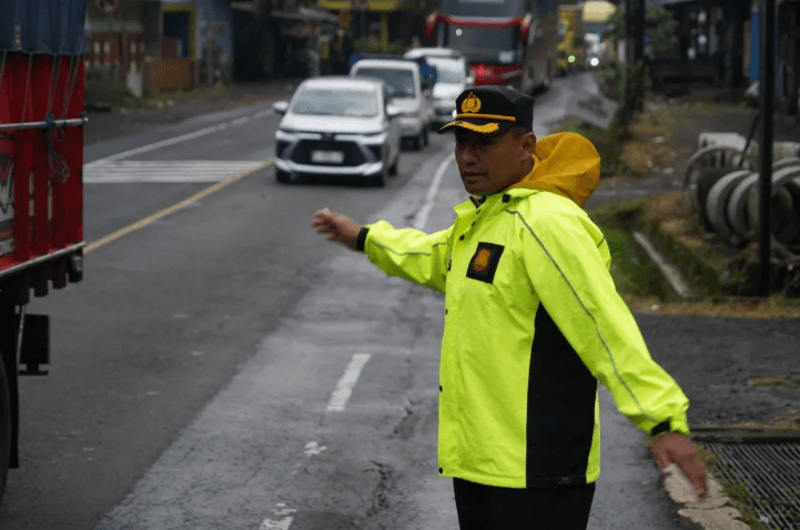 Polres Tasikmalaya Terapkan Sistem Satu Arah di Jalur Gentong untuk Atasi Kepadatan Arus Milir Lebaran