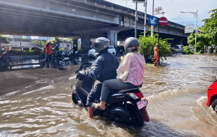 Pemkot Jakbar Fokus Atasi Banjir Lewat Pengerukan Kali dan Pembangunan Waduk
