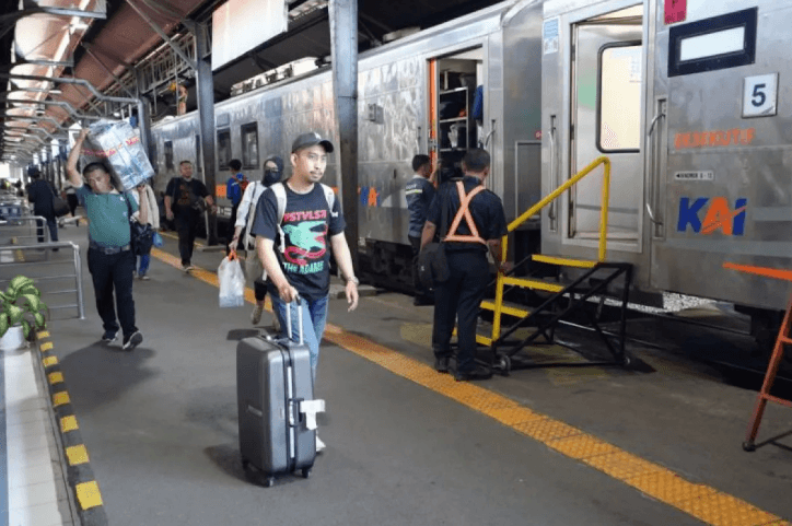 Stasiun Tawang dan Poncol Layani Hampir Setengah Juta Pemudik