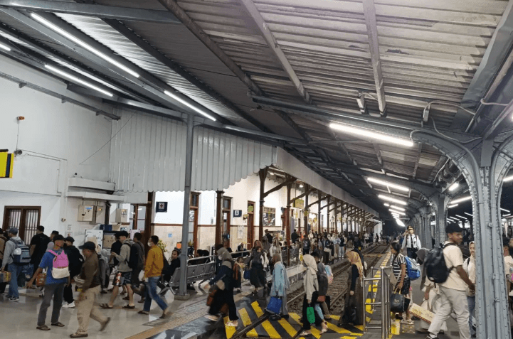 Lonjakan Penumpang Warnai Angkutan Lebaran 2025 di Daop 9 Jember