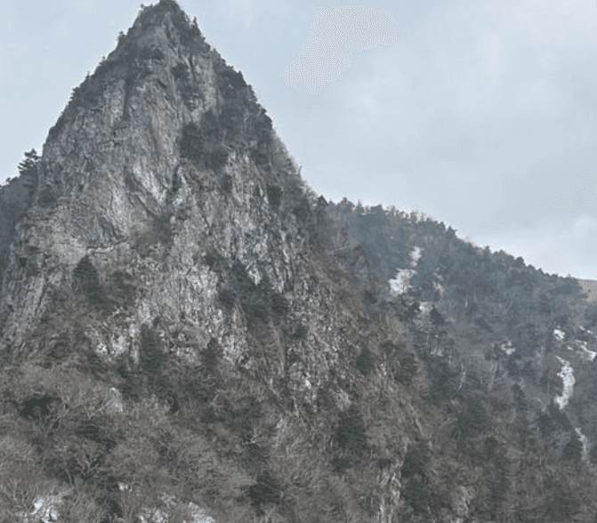 Sehun Unggah Foto Gunung Bersalju Sebagai Ungkapan Rindu untuk Penggemar