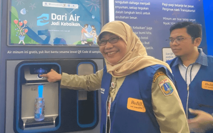 Transjakarta Tambah Mesin Isi Ulang Air Minum Gratis di Halte CSW, Dorong Donasi dan Kurangi Sampah Plastik