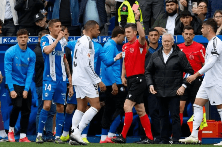Kylian Mbappe Dikartu Merah, Real Madrid Tetap Menang 1-0 atas Alaves