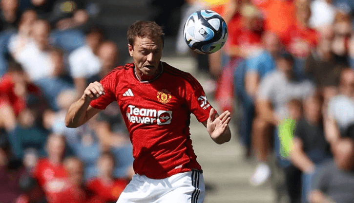 Tom Heaton dan Jonny Evans Tinggalkan Manchester United pada Akhir Musim