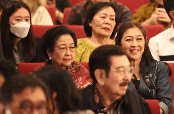 Megawati Saksikan Teater Kolaborasi Indonesia-Uzbekistan, Angkat Sejarah Soekarno dan Imam Bukhari