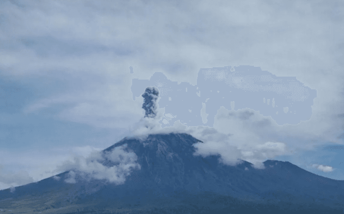 Gunung Semeru Erupsi Tujuh Kali, PVMBG Imbau Warga Jauhi Area Rawan