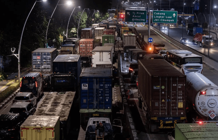 Pelindo Targetkan Selesaikan Kemacetan Truk di Tanjung Priok pada Minggu