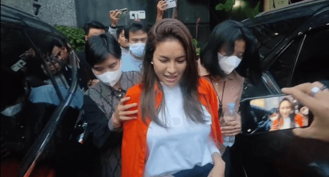 Nikita Mirzani Tempuh Jalur Hukum Usai Rekaman Percakapan Pribadi Viral di TikTok
