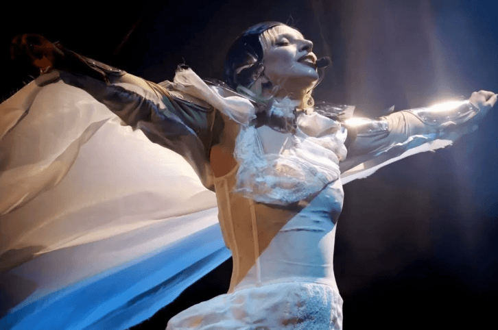 Lady Gaga Cekatan Atasi Masalah Mikrofon Saat Tampil di Coachella, Banjir Pujian dari Penggemar