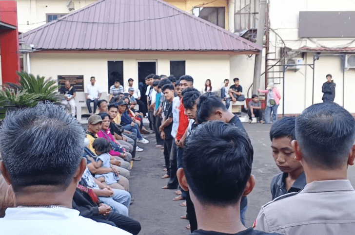 19 Remaja Terlibat Tawuran di Penjaringan Dipulangkan Setelah Cium Kaki Orang Tua
