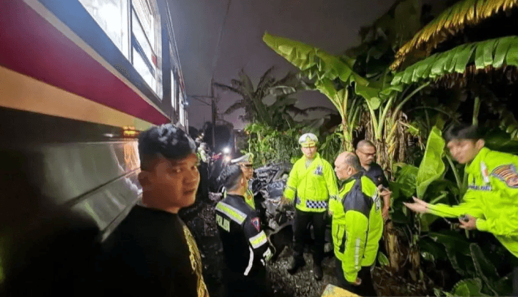 KAI Commuter Lakukan Rekayasa Perjalanan KRL Bogor Akibat Tabrakan dengan Mobil