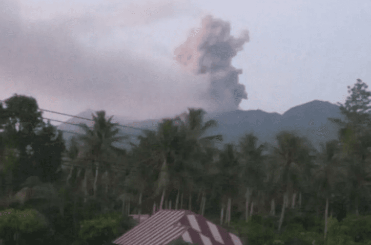 Gunung Dukono Meletus, Semburkan Abu Vulkanik Setinggi 1.000 Meter