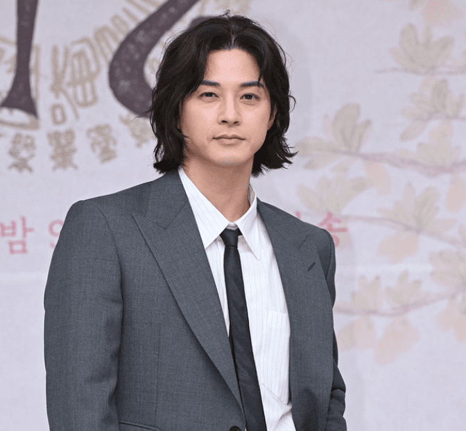 Penampilan Karismatik Kim Ji-hoon di "Gwigung" Tampilkan Raja Penuh Pesona dan Misteri