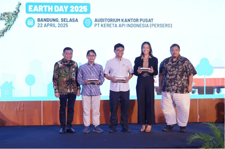 KAI Perkuat Komitmen ESG Lewat Acara Hari Bumi dan Inisiatif Daur Ulang Seragam