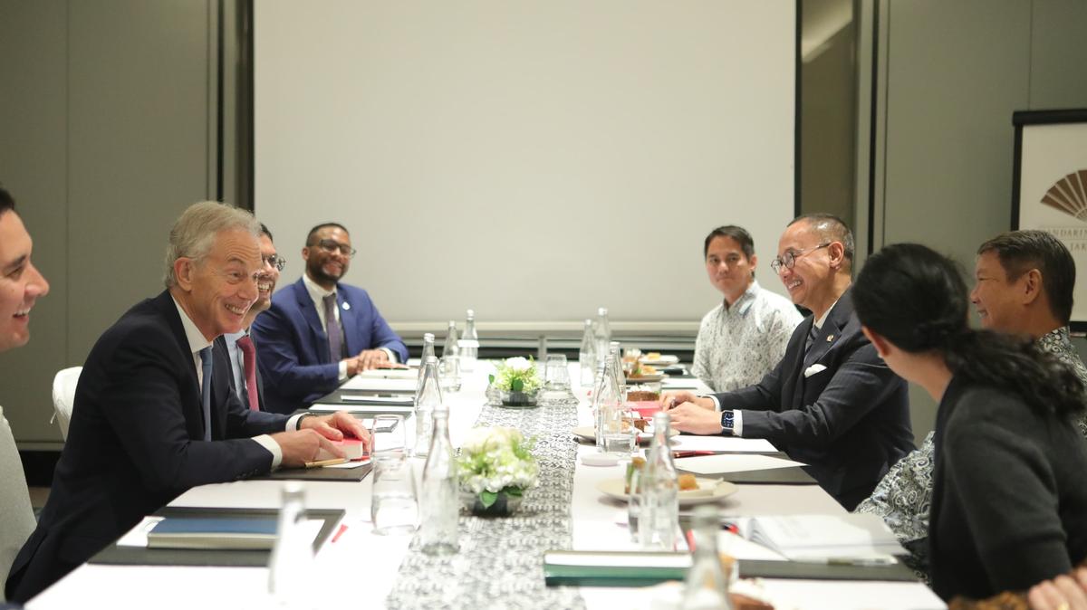 Bahas Energi Terbarukan, Hashim Djojohadikusumo dan Eddy Soeparno Temui Tony Blair di Jakarta