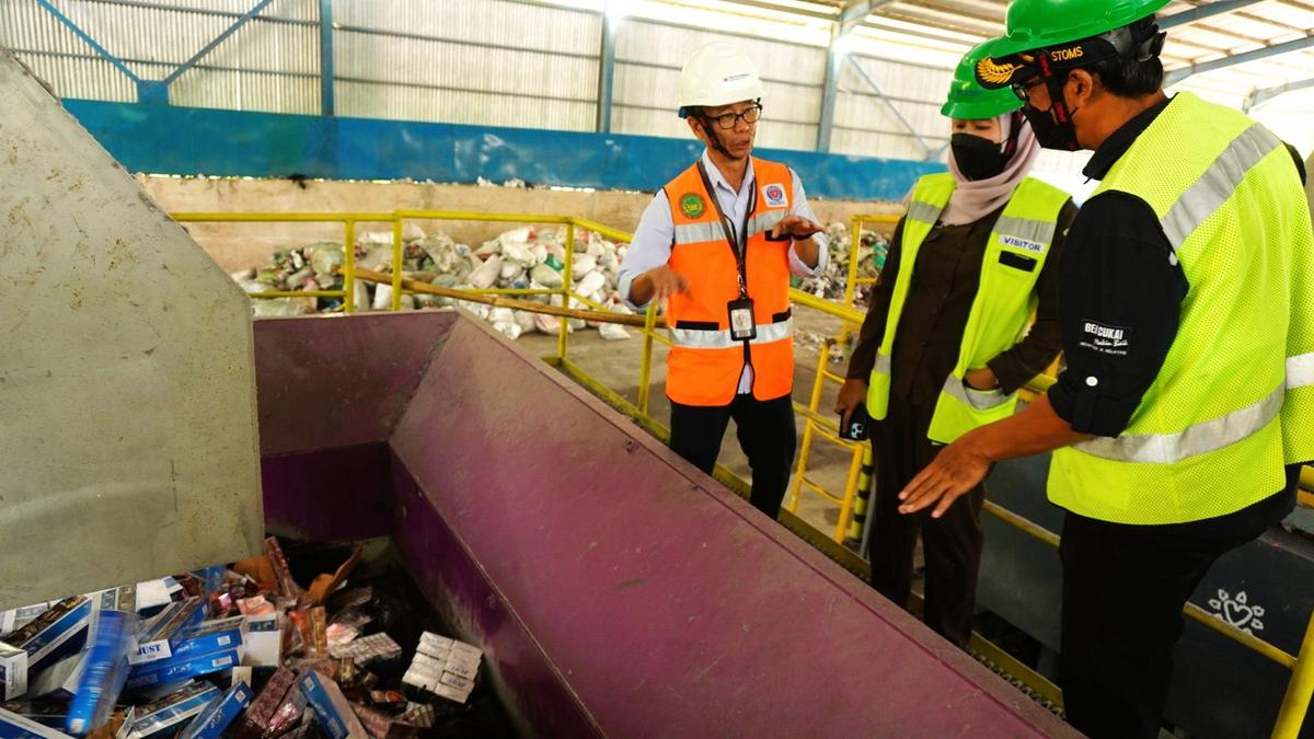 Bea Cukai Tegal dan Kejari Batang Musnahkan Jutaan Batang Rokok Ilegal