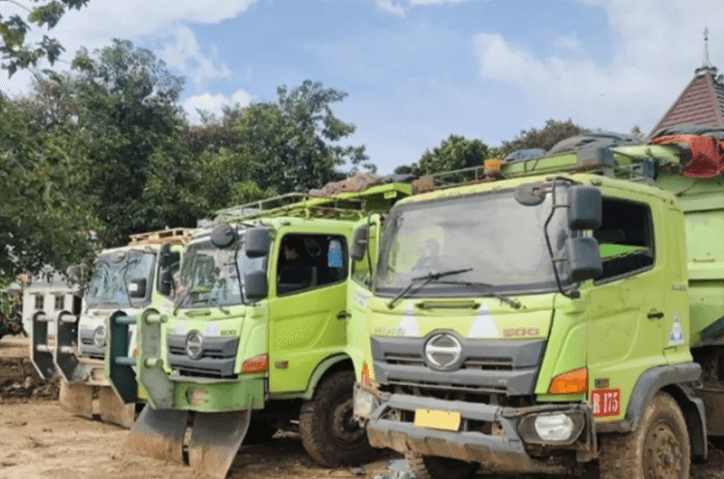 Operasi Truk Pengangkut Tanah di Meruya Selatan Dihentikan Sementara, Warga Terganggu dan Lingkungan Tercemar