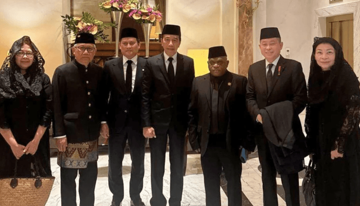 Jokowi dan Natalius Pigai Hadiri Pemakaman Paus Fransiskus di Vatikan, Bertemu Trump di Alun-Alun Santo Petrus