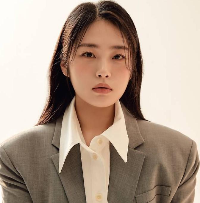 Baby Blue Jin-aon Resmi Nyanyikan OST Pertama untuk Webtoon "We End in Autumn"