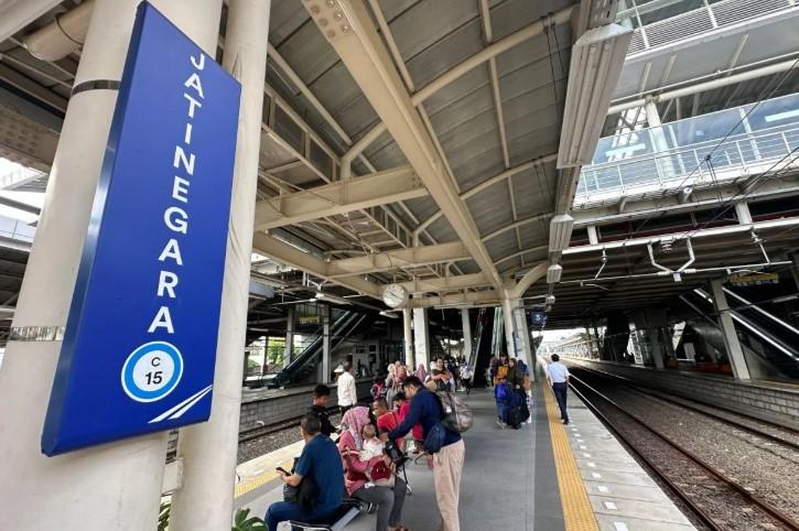 39 Kereta Api Berhenti di Stasiun Jatinegara pada Hari Buruh untuk Hindari Kemacetan