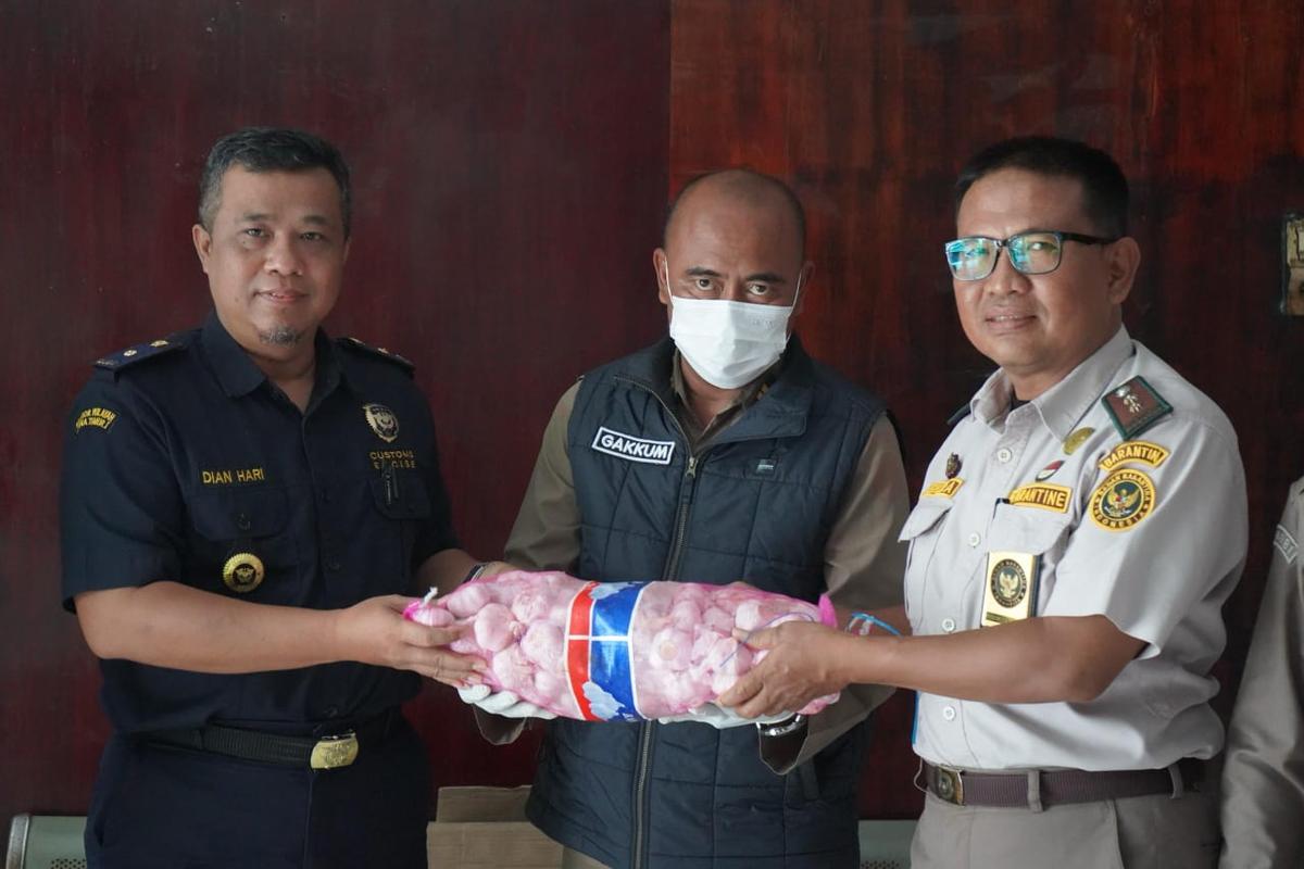 Sinergi Bea Cukai dan Karantina Cegah Pemasukan Bawang Putih dan Bawang Bombai Ilegal