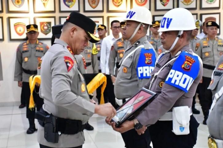 Kapolda NTT Beri Kenaikan Pangkat dan Pecat Perwira karena Kasus Asusila