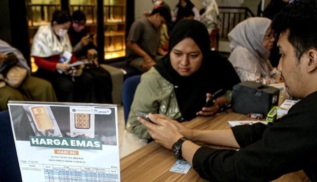 Harga Emas Antam Anjlok ke Rp1.932.000 per Gram, Buyback Turun Jadi Rp1.781.000