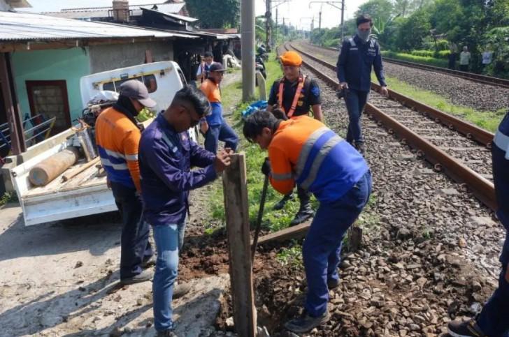 PT KAI Daop 1 Jakarta Tutup 12 Perlintasan Liar, Tekan Risiko Kecelakaan di Jalur Kereta
