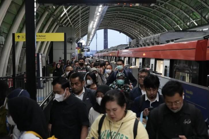 Pengguna LRT Jabodebek Tembus 8,4 Juta Orang, ASN DKI Dorong Lonjakan Penumpang