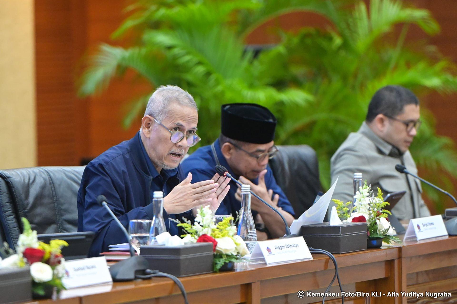 Wamenkeu Anggito : Penerimaan Pajak Bruto Bulan Maret 2025 Tumbuh Positif