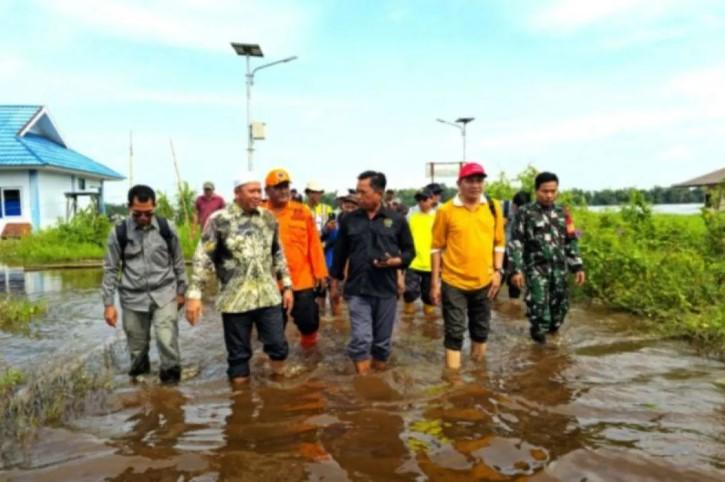 Bupati Batola Tinjau Langsung Banjir di Kuripan, 1.268 Rumah Warga Terdampak