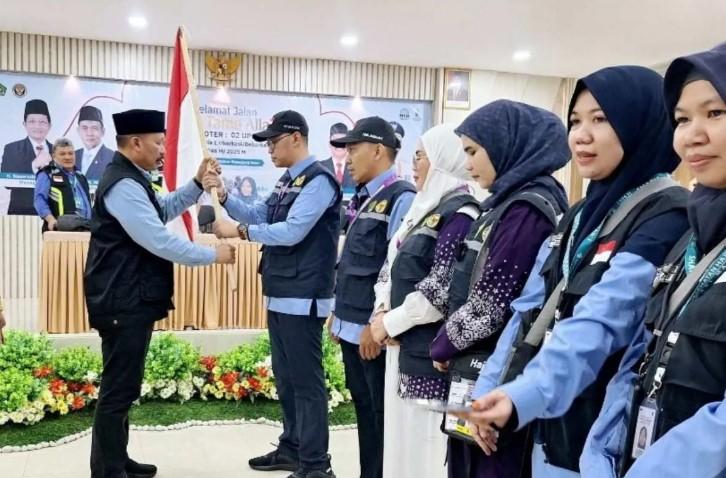 Jamaah Haji Kloter 2 Asal Pinrang Dilepas Resmi Menuju Arab Saudi dari Embarkasi Makassar