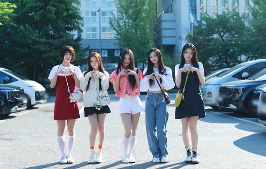 HITGS Resmi Debut di Music Bank, Tampilkan Lagu SOURPATCH dan Pesona Remaja yang Ceria