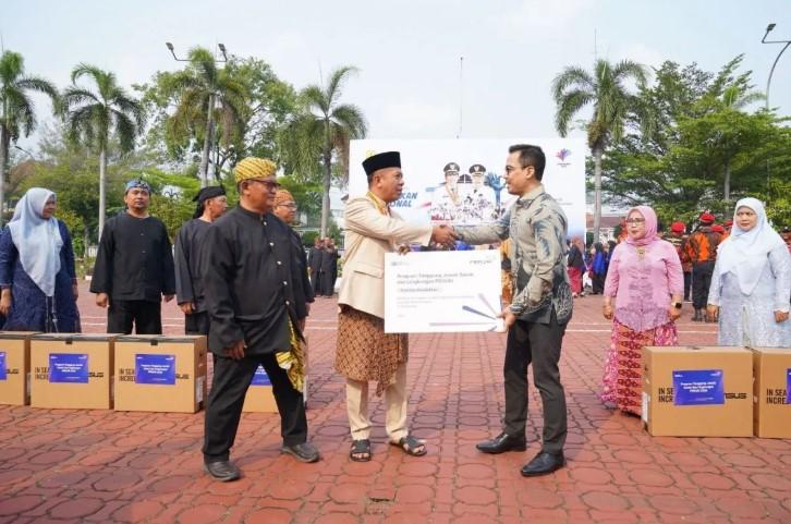 PERURI Salurkan Bantuan Komputer untuk 15 SD di Karawang pada Hardiknas 2025