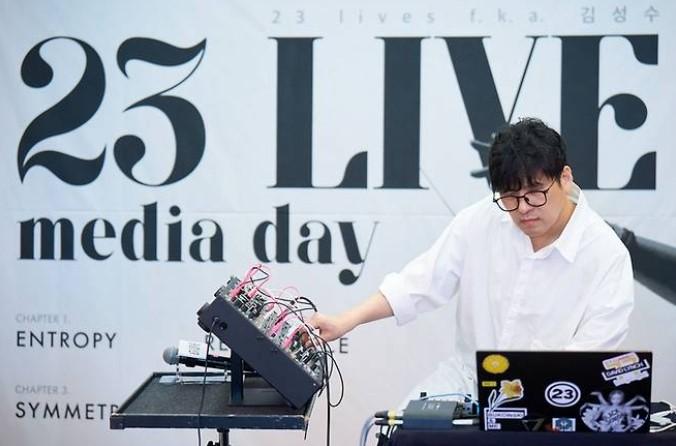 Konser '23 LIVE' Kim Sung-soo Siap Guncang Seoul dengan Perpaduan Musikal dan Musik Elektronik