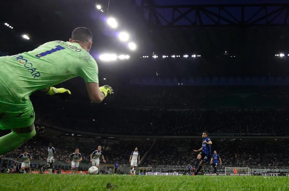 Penalti Asllani Antar Inter Milan Raih Kemenangan Tipis atas Verona