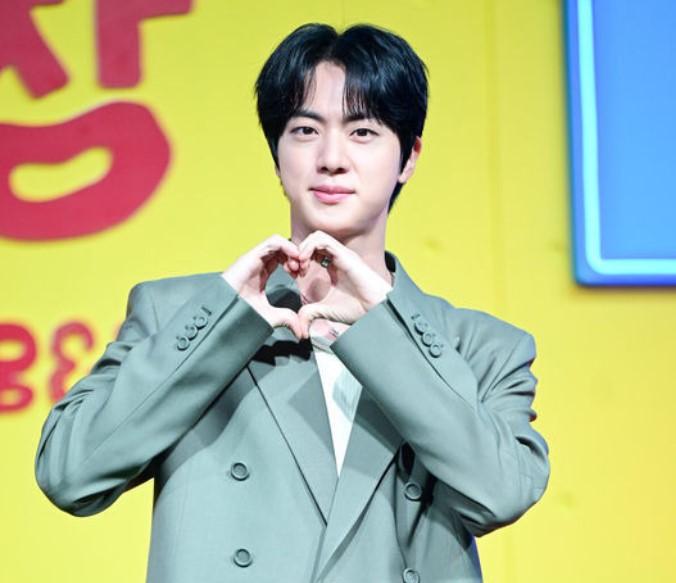 Jin BTS Hadiri Konferensi Pers dan Donasi 100 Juta Won untuk Anak-anak