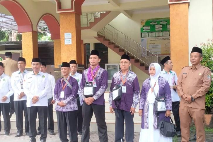 Empat Jemaah Calon Haji Tulungagung yang Tertunda Akhirnya Berangkat ke Asrama Haji Surabaya