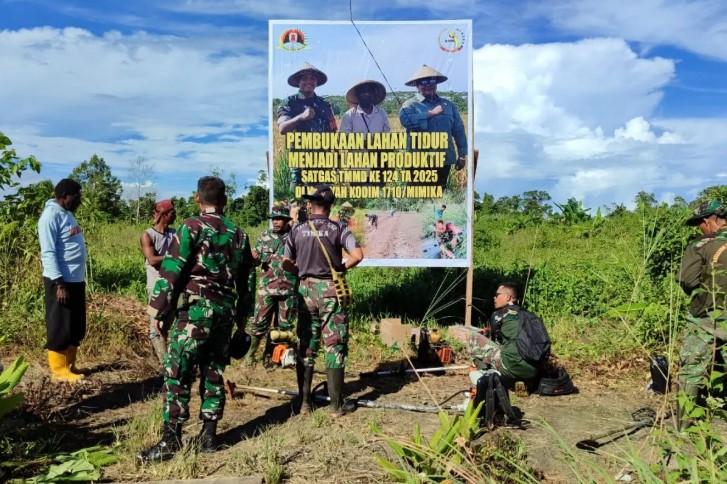 TNI dan Warga Ubah Lahan Tidur Jadi Pertanian Produktif Demi Ketahanan Pangan