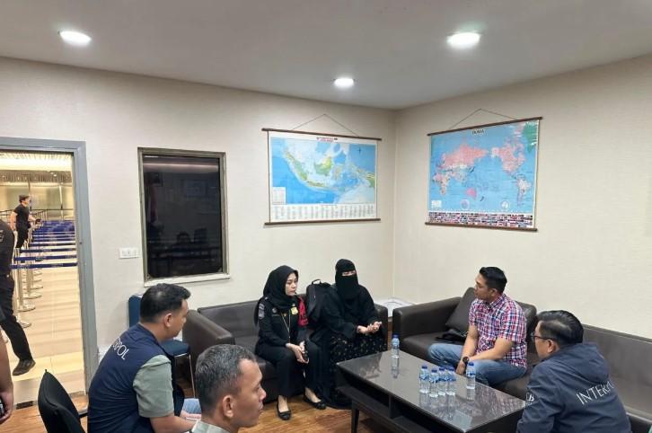 Buronan Red Notice DA Ditangkap di Bandara Soekarno-Hatta, Rugikan Korban Rp2 Miliar