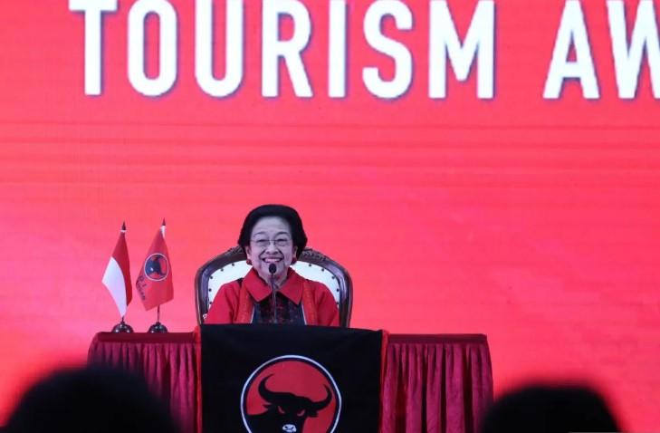 Megawati Bantah Jual Pulau dan Tegaskan Peran Selamatkan Ekonomi Nasional