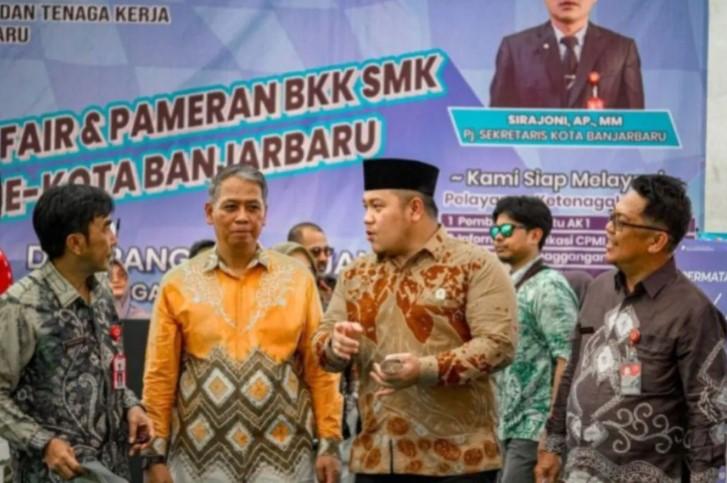 Ribuan Pencari Kerja Serbu Naker Fest 2025 di Banjarbaru, 619 Lowongan Diperebutkan