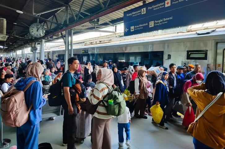 Arus Balik Libur Waisak, Okupansi Kereta Api Lampaui 100 Persen