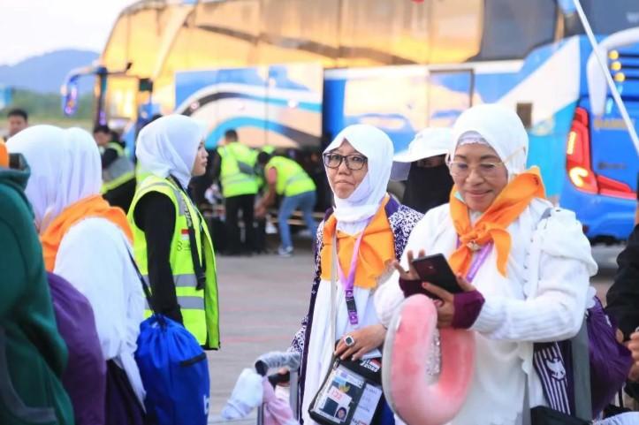 393 Calon Haji dari Sulsel dan Sulbar Diberangkatkan ke Makkah, PPIH Imbau Jaga Kekompakan dan Hindari Keluh Kesah di Medsos