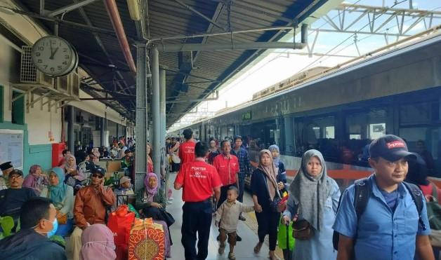KAI Layani Lebih dari 6,6 Juta Pelanggan Saat Libur Waisak, Bukti Kepercayaan Masyarakat terhadap Moda Rel