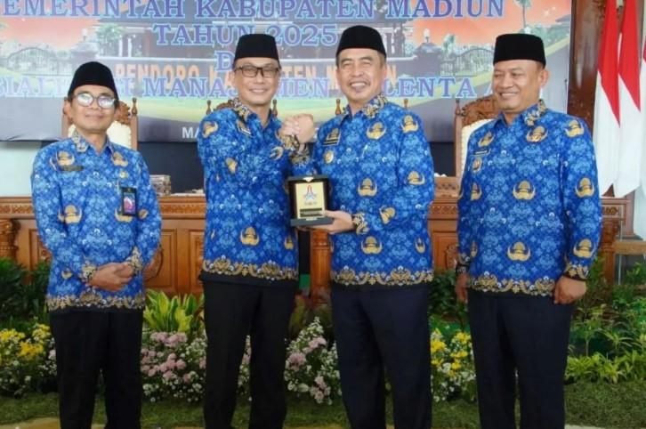 530 CASN Terima SK Pengangkatan dari Kepala BKN di Madiun