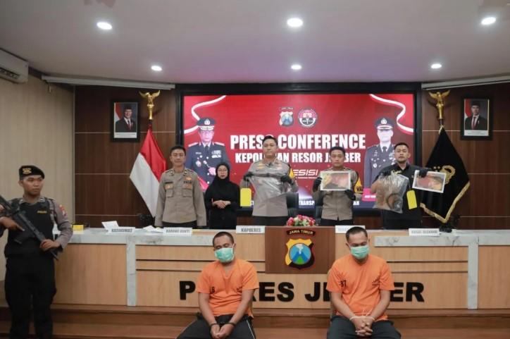 Dua Buronan Pembunuhan di Jember Ditangkap Usai Kabur ke Malaysia Selama 12 Tahun